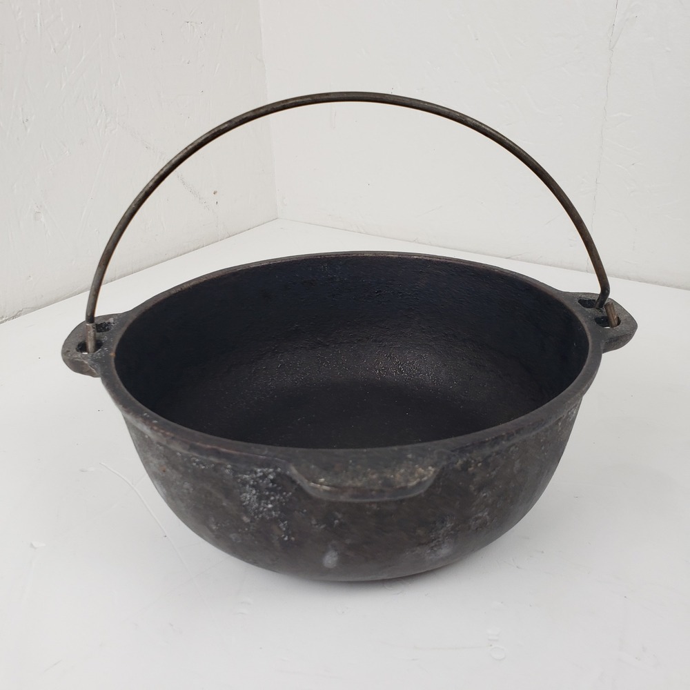 Vintage Lodge Cast Iron 2QT Dutch Oven with Bail Handle Made in USA No Lid 7.5: